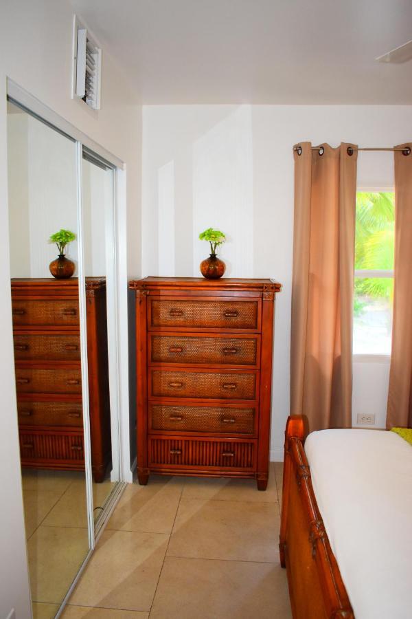 The Sands Hotel Cockburn Town Bagian luar foto