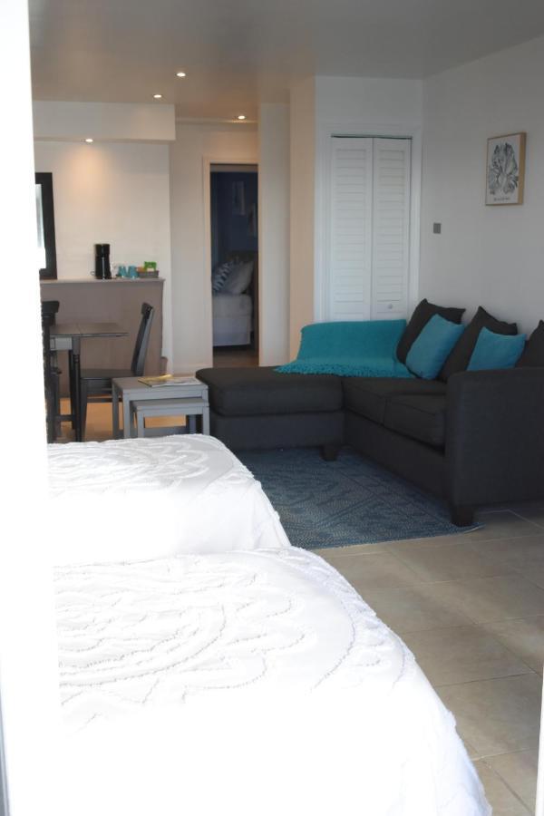 The Sands Hotel Cockburn Town Bagian luar foto