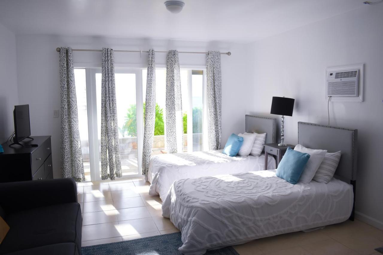 The Sands Hotel Cockburn Town Bagian luar foto