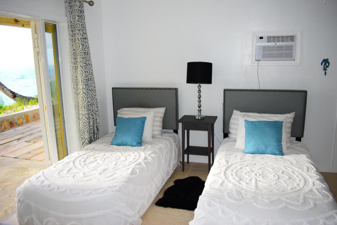 The Sands Hotel Cockburn Town Bagian luar foto